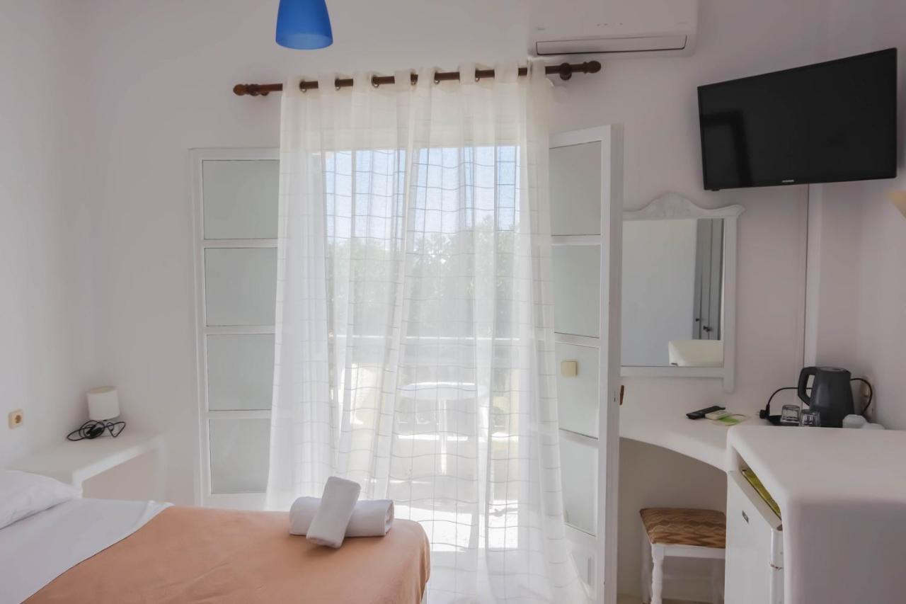 Hotel Mohitero Kamari  Bagian luar foto