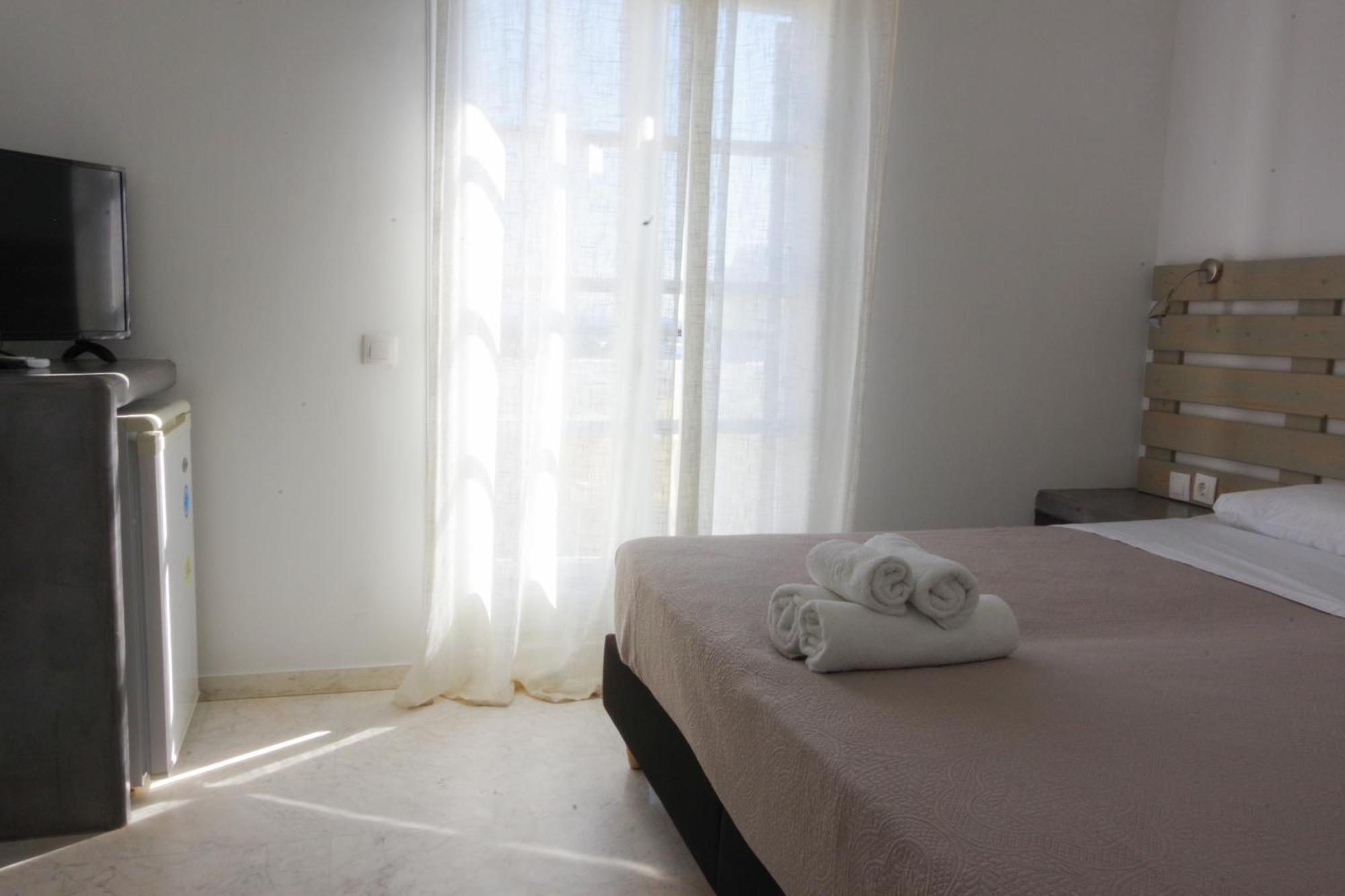 Hotel Mohitero Kamari  Bagian luar foto